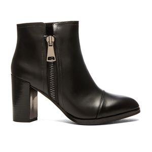 SENSO Quartz Black Leather Boots Size 8 (Fits 7)